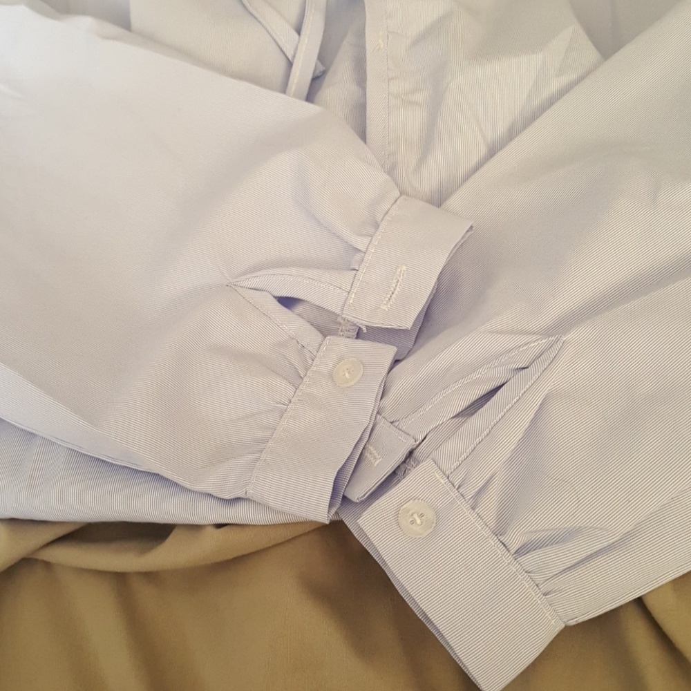 Cold shoulder button down top. - Picture 5 of 8